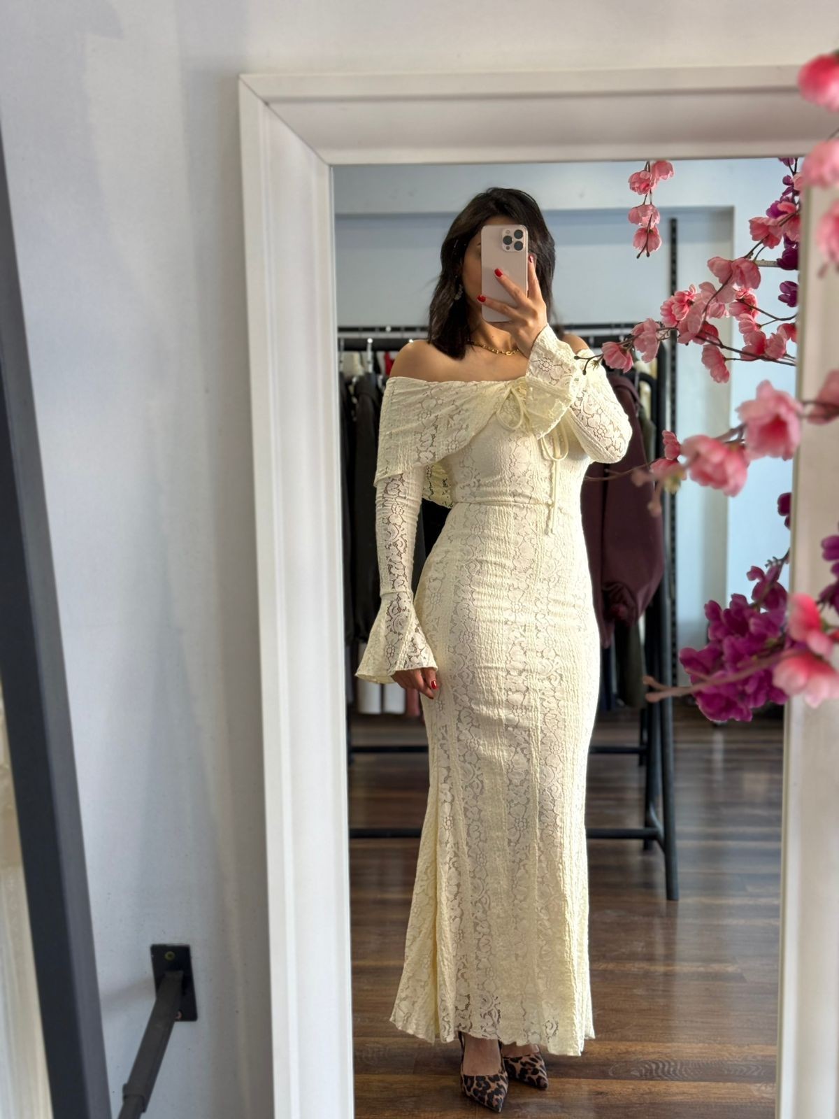 off shoulder dentelle dress