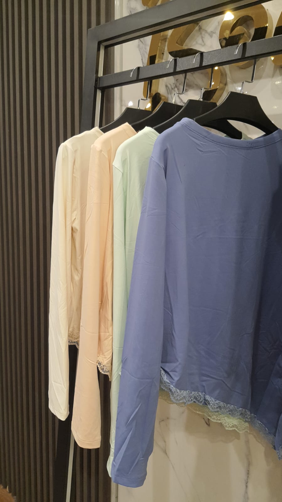 long sleeves asymmetric dentelle