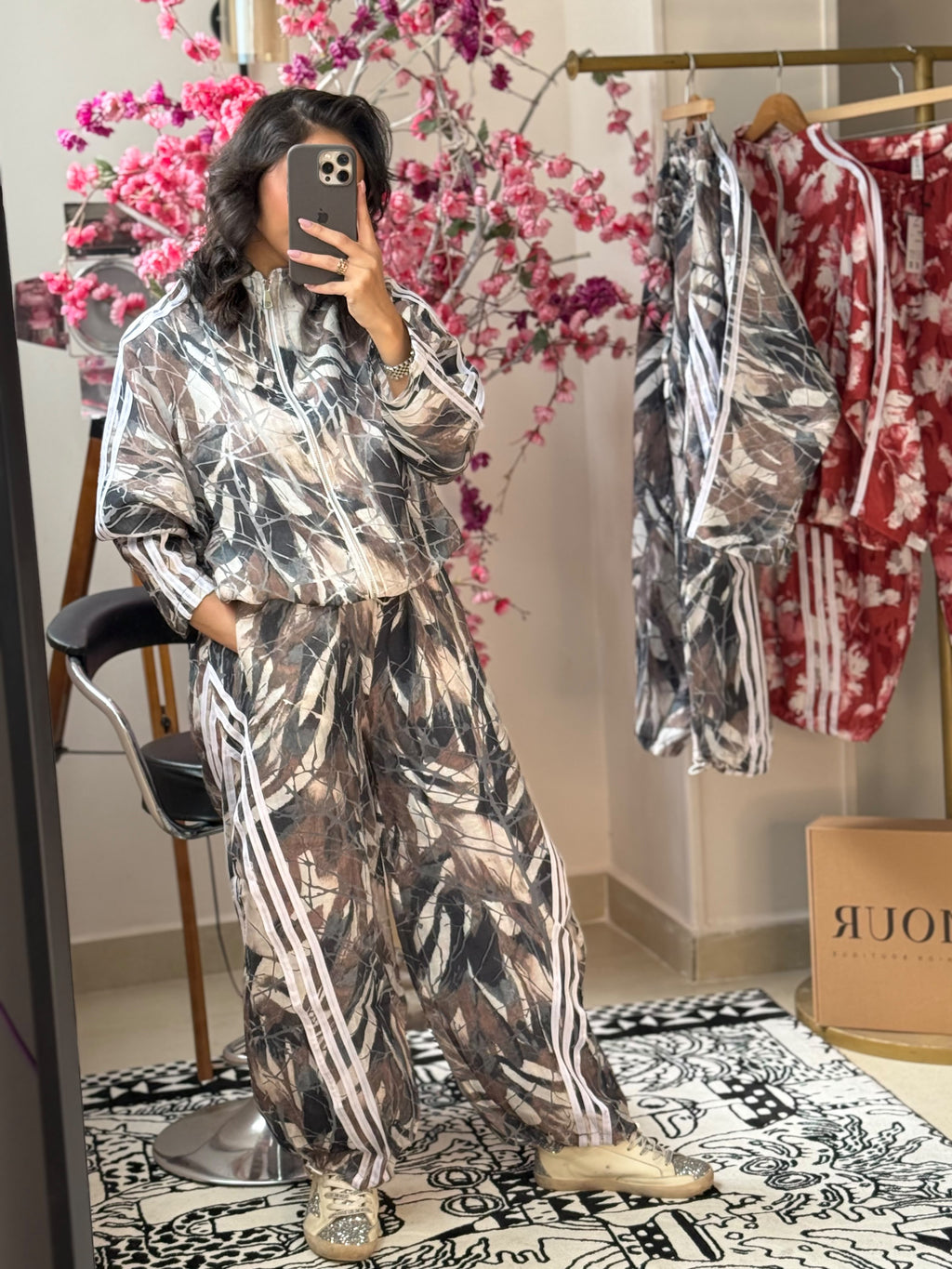 Leaves printed sport set