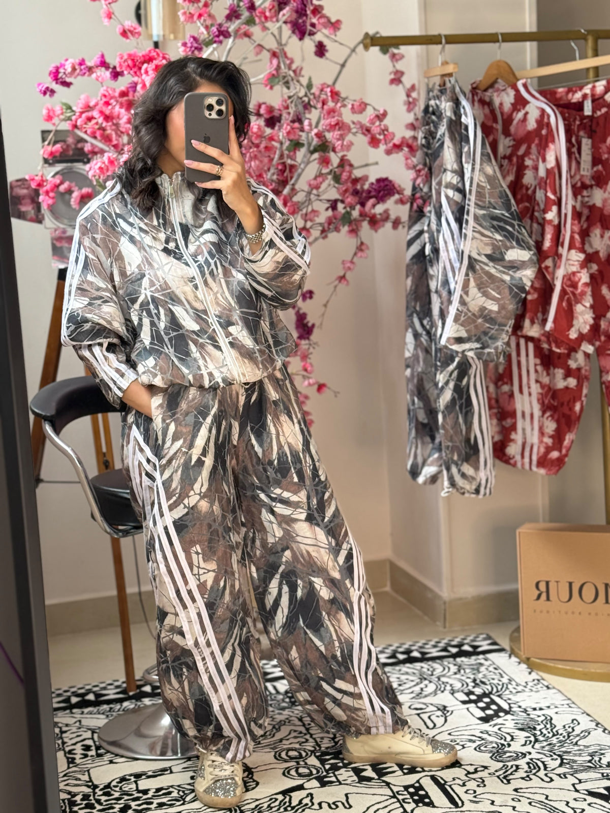 Leaves printed sport set