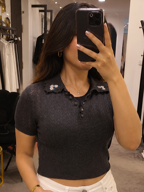 Embroideried knit collar top