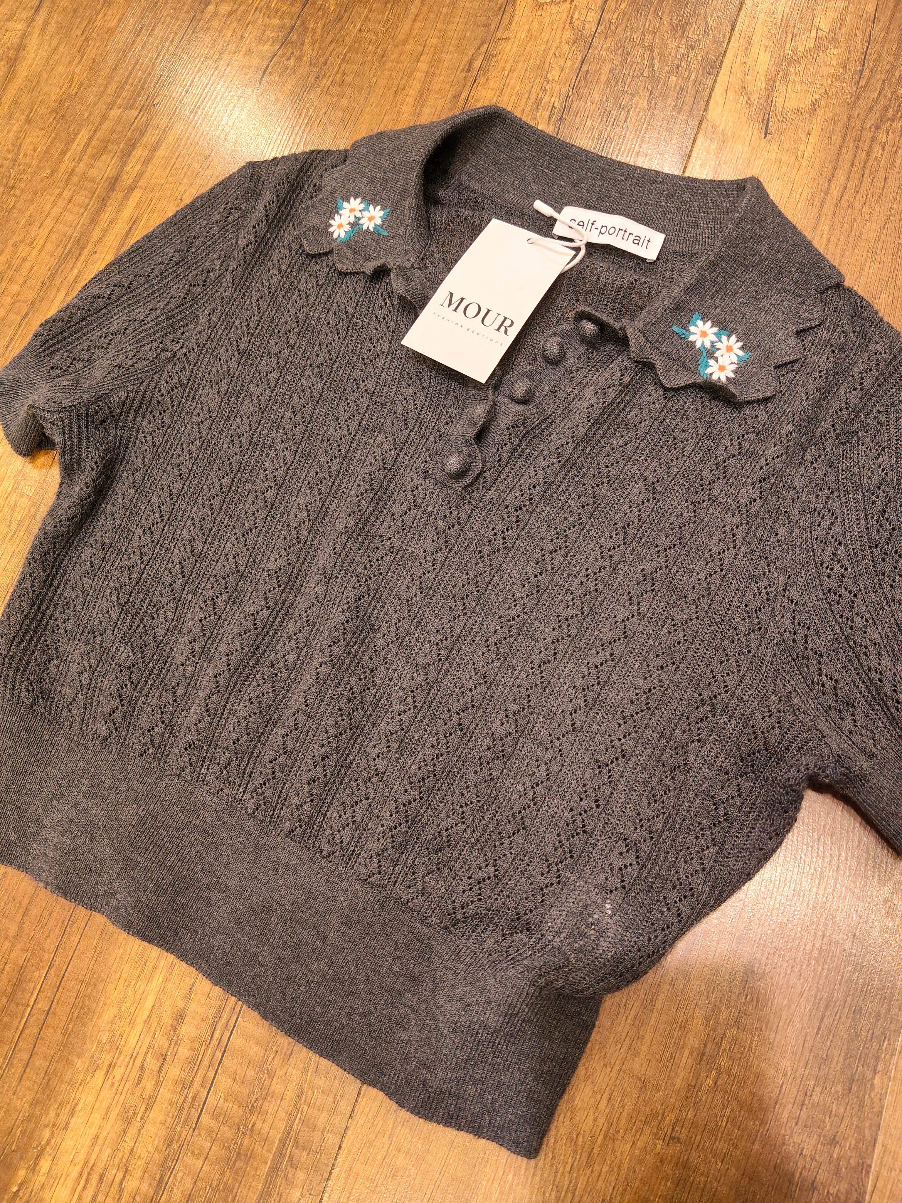 Embroideried knit collar top